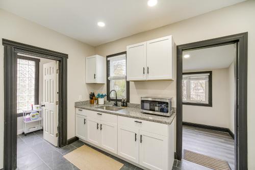 4 Mi to Dtwn: Modern Retreat w/ Yard in Cleveland, Cleveland (zdjęcie 10)