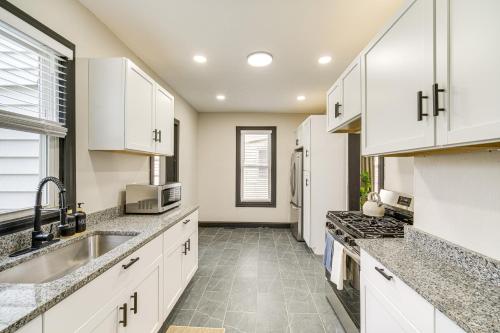 4 Mi to Dtwn: Modern Retreat w/ Yard in Cleveland, Cleveland (zdjęcie 11)