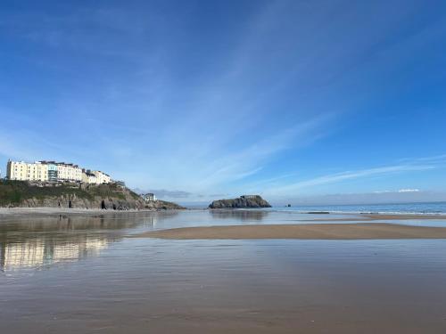 South Seas Tenby - image 3