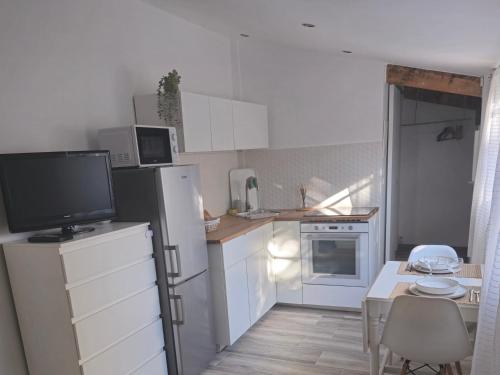 Studio-Valentine climatisee avec piscine chauffee in Saint-Marcel