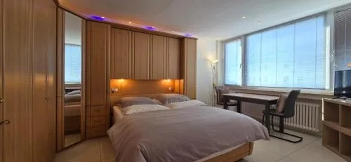 Bright room with private bathroom and market square view in Mönchengladbach, Deutschland