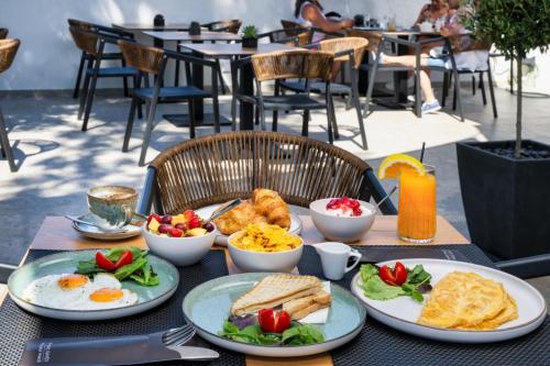 Hillside Elegance, Fira (fotografie 5)