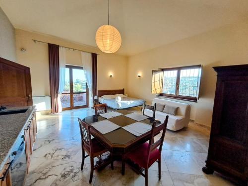 Accomodation in villa with pool & parking near Rome in Fiano Romano