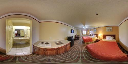 Deluxe Inn and Suites