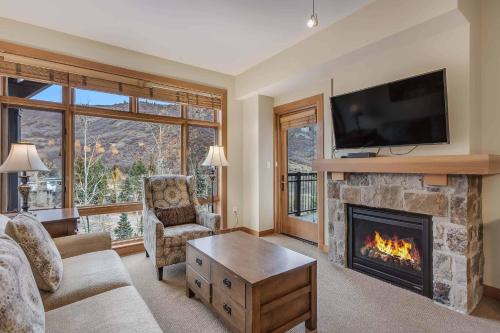 Capitol Peak Lodge 3205 by Snowmass Mountain Lodging