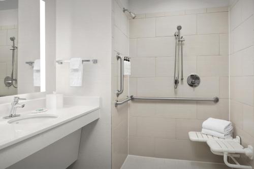 King Studio with Sofa Bed and Roll-in Shower - Mobility and Hearing Accessible