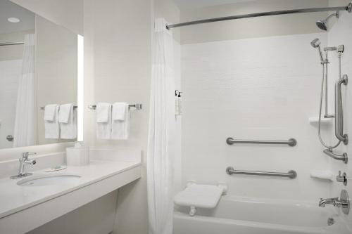 Queen Room with Two Queen Beds and Adapted Tub - Mobility and Hearing Accessible