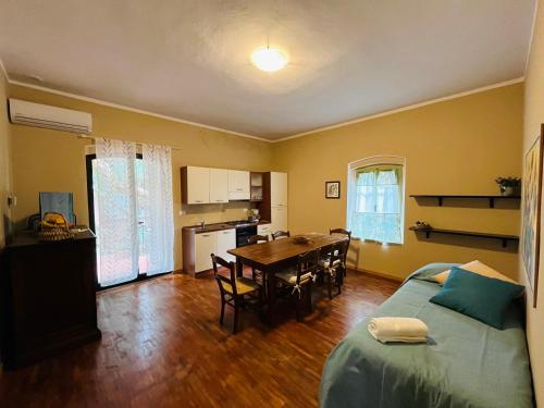 2 bedrooms, 5 beds