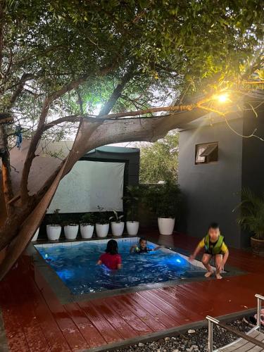 Judah-Ian Beachfront Relaxing Beachfront house with kiddie pool in Santa Lucia