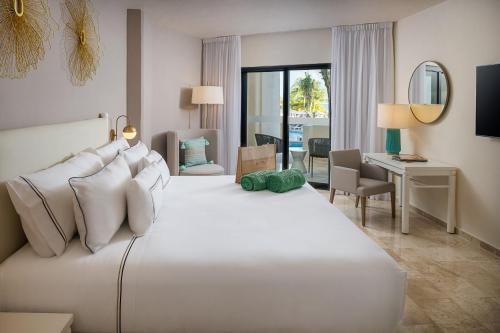 The Level Suite Swim Up