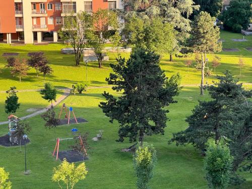 Játszótér, Casa vicino a IEO e Scuola America Milano in Opera