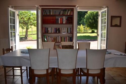 Atpūtas iespējas, Maison familiale de campagne in Marsaneix