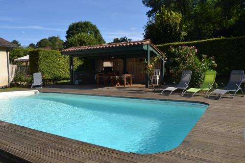 Iekārtas, Maison familiale de campagne in Marsaneix