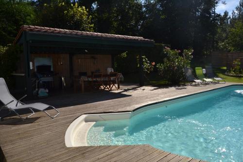 Iekārtas, Maison familiale de campagne in Marsaneix
