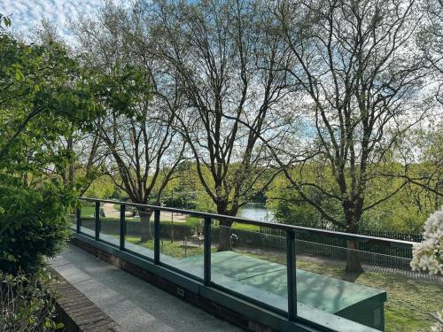 Lakeside Retreat - Peaceful Base Near Wembley - image 13