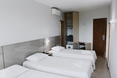 1 double bed, 1 twin bed