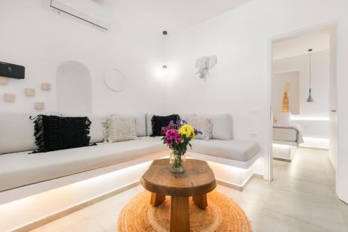 August Mykonos 4