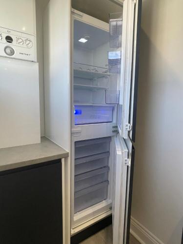 Modern Flat in PE1 City Centre, Peterborough (photo 8)