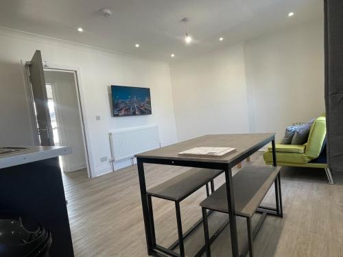 Modern Flat in PE1 City Centre, Peterborough (photo 10)