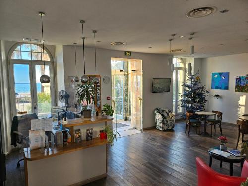 Hotel Flots d'Azur - image 8