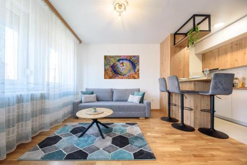 One-Bedroom Apartment image 10