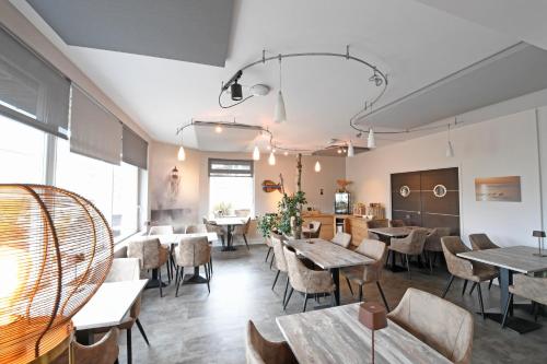 Cit'Hotel La Villa Julia in Агон Кутенвіль