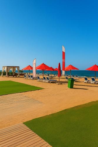 Beachfront Chalet in Porto Said with Pool and Garden, `Ezbet Shalabi el-Rûdi