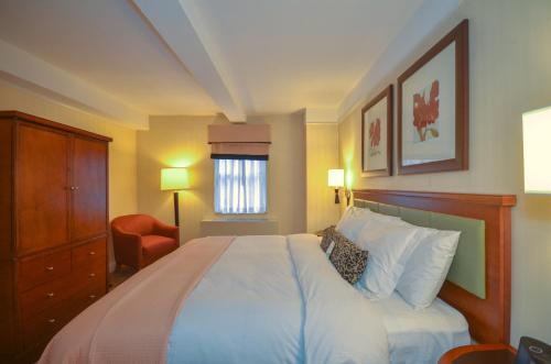 Elite One-Bedroom Suite Queen image 3