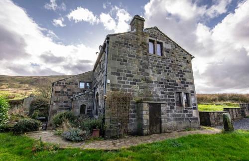 Beautiful Cottage, stunning views, Hot Tub, Sleeps 10! gîte à louer Blackstone Edge