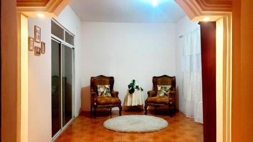 Alojamiento Centrico con Parqueadero 2H Santo Domingo de los Colorados Ecuador