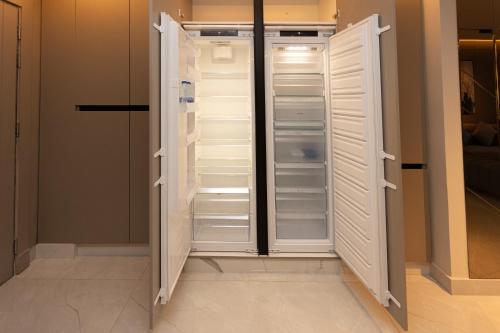 Luxurious in Abdoun Tower at 11th Floor - image 13