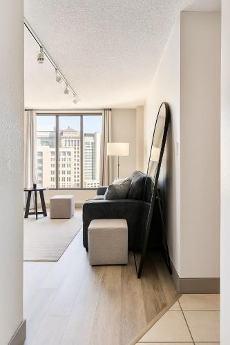 Downtown Hartford Convention Center Condo with PARKING and GYM in Hartford, USA