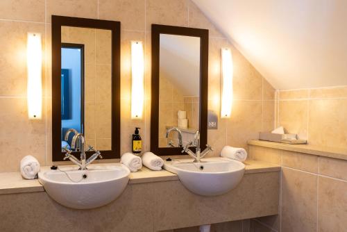 Cliffs of Moher Hotel - image 5