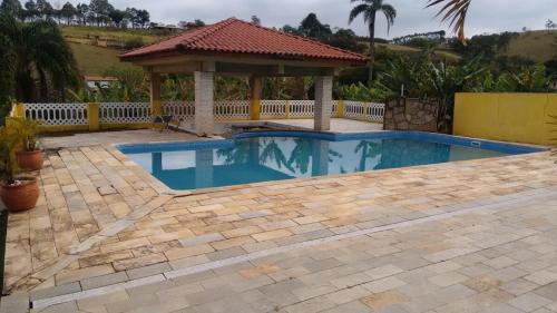 Peldbaseins, Sitio interior com LAGO, PISCINA, EXCLUSIVO Salao de Festas in Pedra Bela