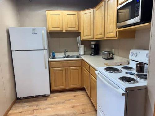 Point View Resort - image 12