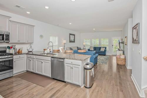 Golf Lovers 4BR with Course Access, Resort and More in Parkland