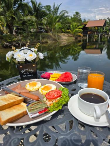 Baan Nai Lake View Resort near Khao Ngon Nak