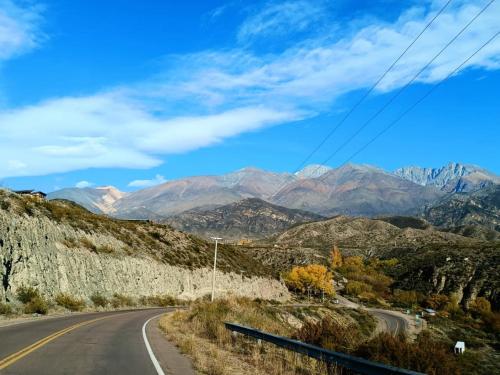 Nas proximidades, Casa en plena cordillera de los andes in El Salto (Mendoza)