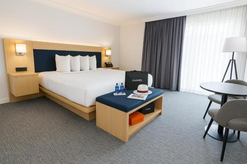 Upgraded King Room - Non-Smoking