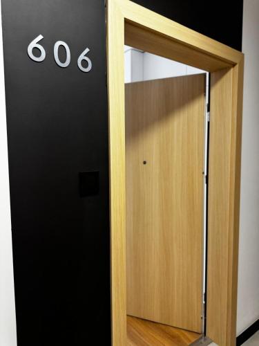 . Apartament606