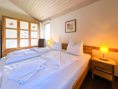 Ferienhaus Wiesengeflüster W3 - mit Fasssauna und Garten, 300 m zur Müritz (Ferienhaus Wiesengefluster W3 - mit Fasssauna und Garten, 300 m zur Muritz) in Robel/Muritz