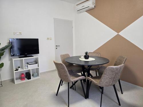 2 bedrooms, 3 beds