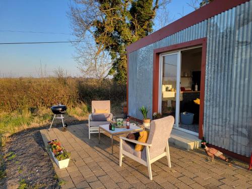 Kert, The Tin Shed in Clare