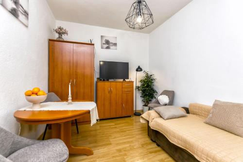 One-Bedroom Apartment image 10