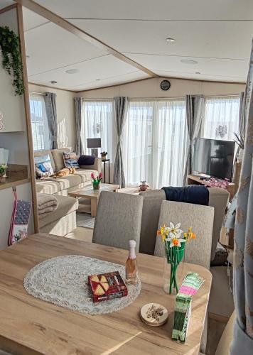 Eagle's Den Caravan Holiday Retreat in ลอสซีเมาธ์