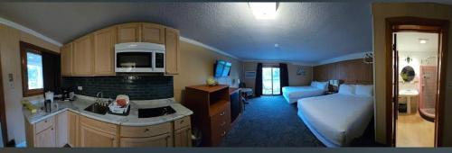 2 queen beds