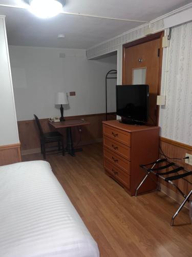 1 queen bed