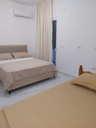 Triple Room with Balcony image 4