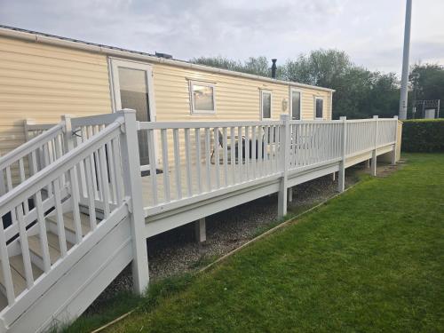 12a Mill View 4 Bed Static Caravan Marton Mere – khách sạn tại Marton