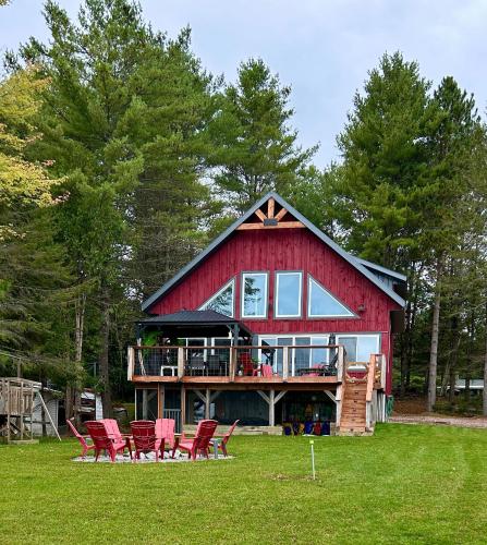 . Your perfect lakefront family getaway!